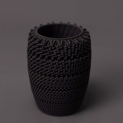 Dash sculpture – black clay – BinaryCeramics, Athens