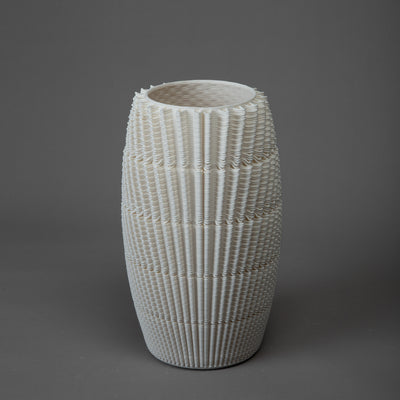 Dash sculpture – white porcelain – BinaryCeramics, Athens
