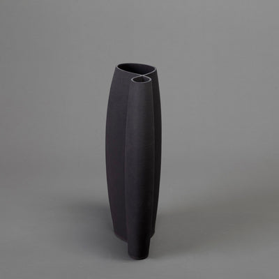 Intersect sculpture detail – black clay – BinaryCeramics