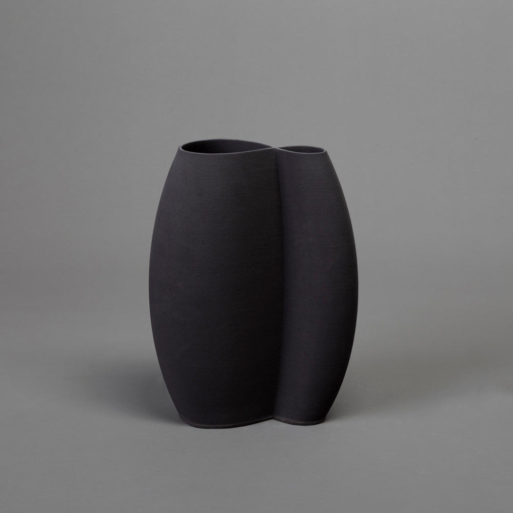 Intersect sculpture – black clay – BinaryCeramics, Athens