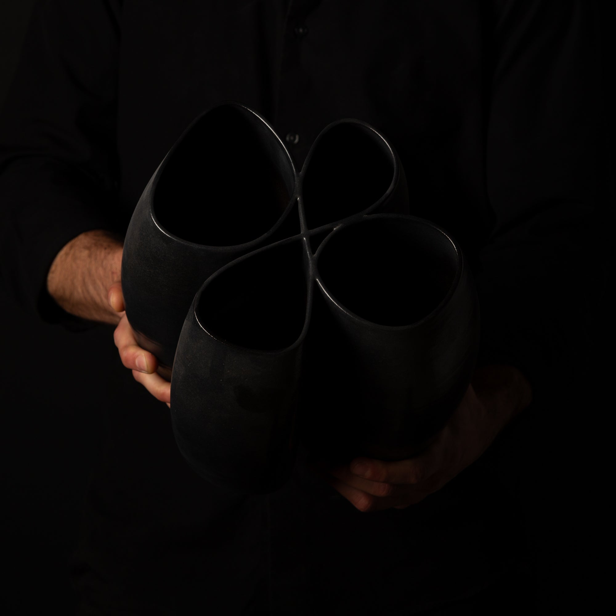 I-0010 Intersect Continuous-Line Sculpture – Black Glaze – artist holding side view – BinaryCeramics Athens
