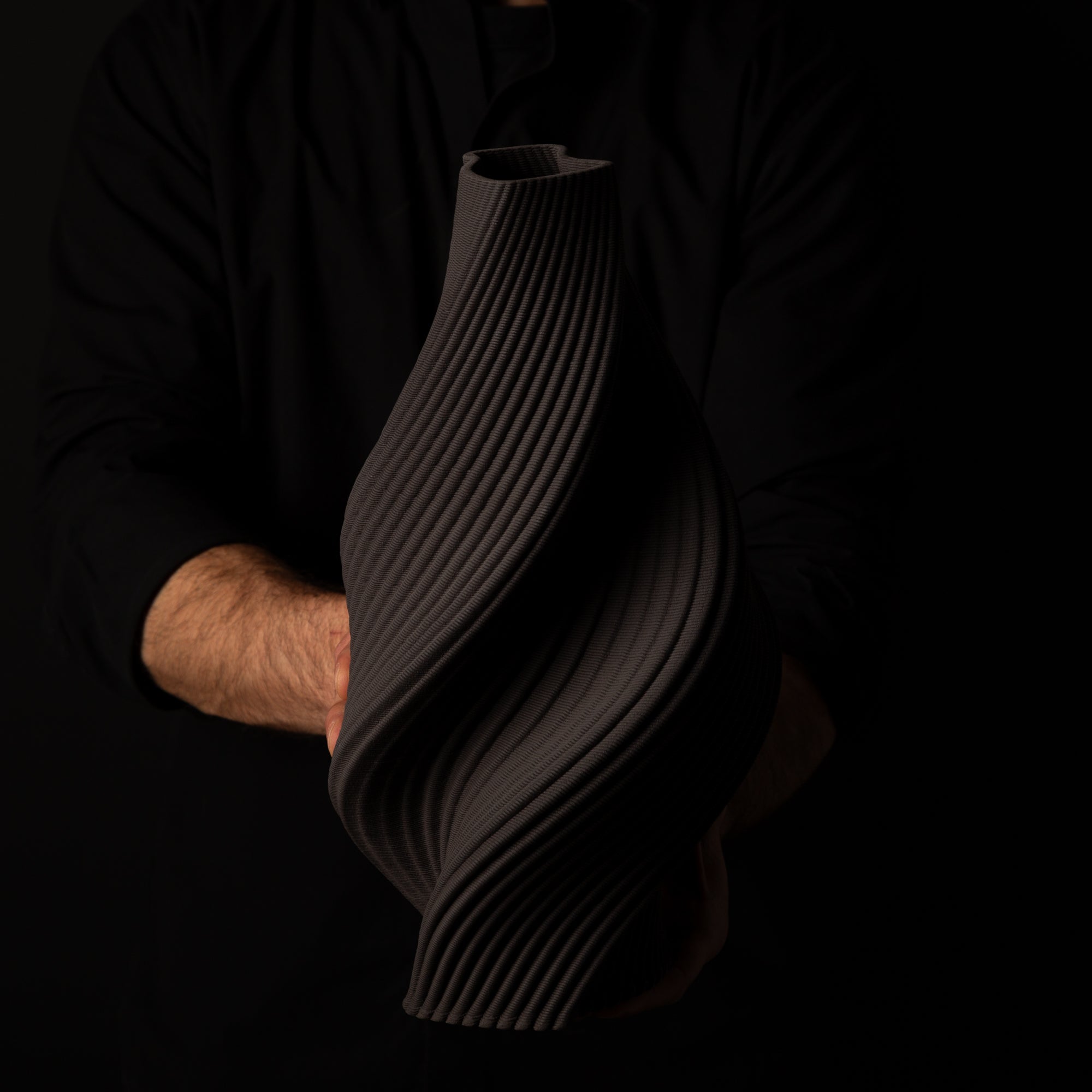 T-1000 Tornado Ceramic Form – Black Clay – artist holding – BinaryCeramics Athens