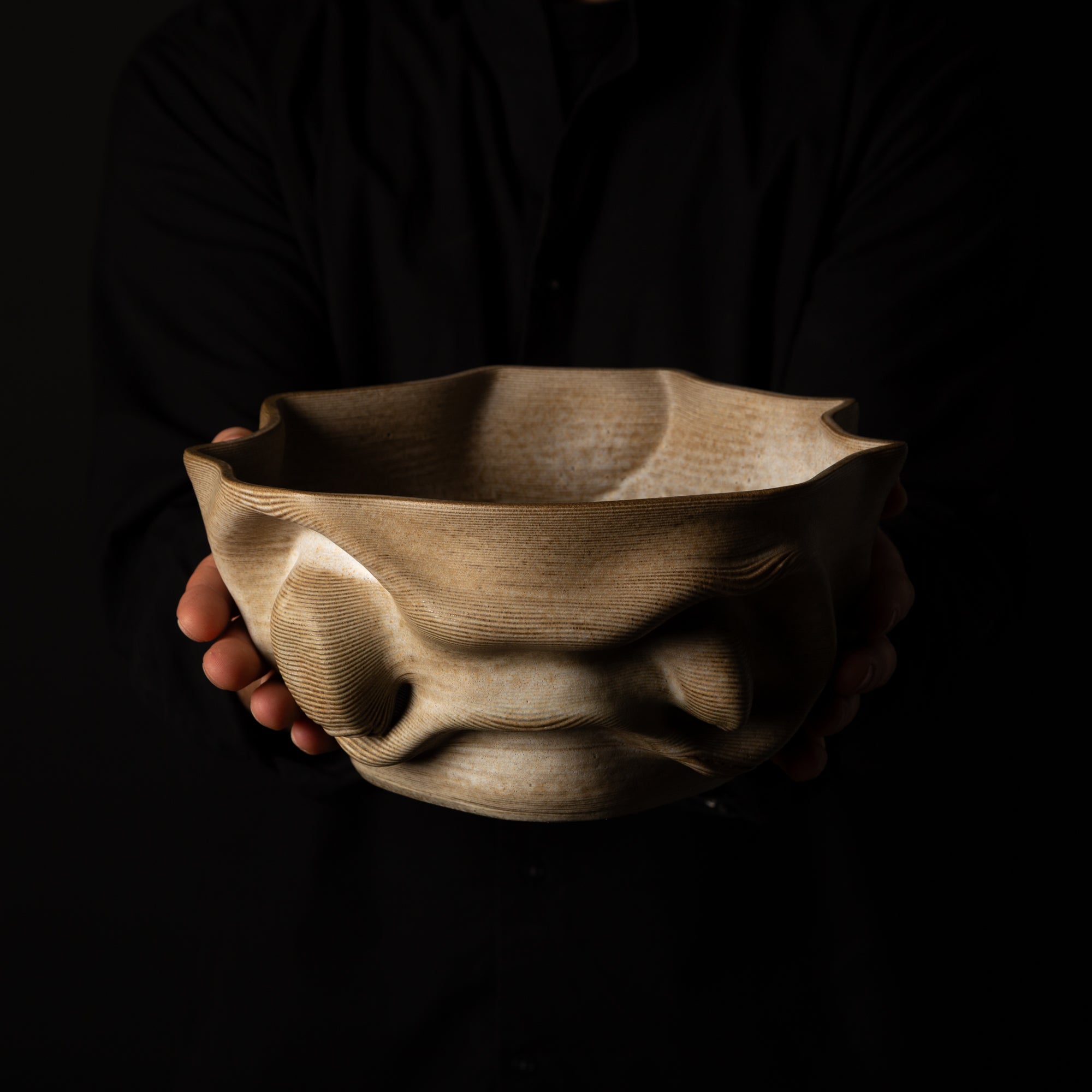 S-0110 Santorini Organic Sculpture – Sand Glaze – artist holding – BinaryCeramics Athens