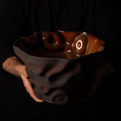 S-0101 Santorini Organic Sculpture – Mixed Clay – artist holding – BinaryCeramics Athens